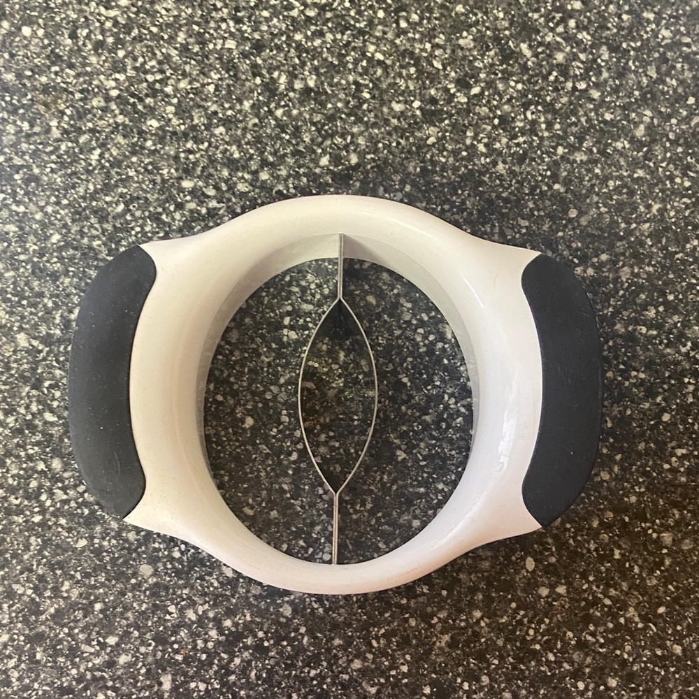 Oxo White and Black mango Slicer